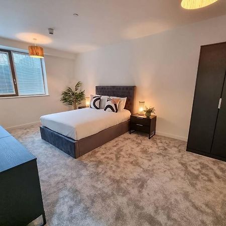 מנצ'סטר Stunning 4-Bedroom Townhouse With Free Parking מראה חיצוני תמונה