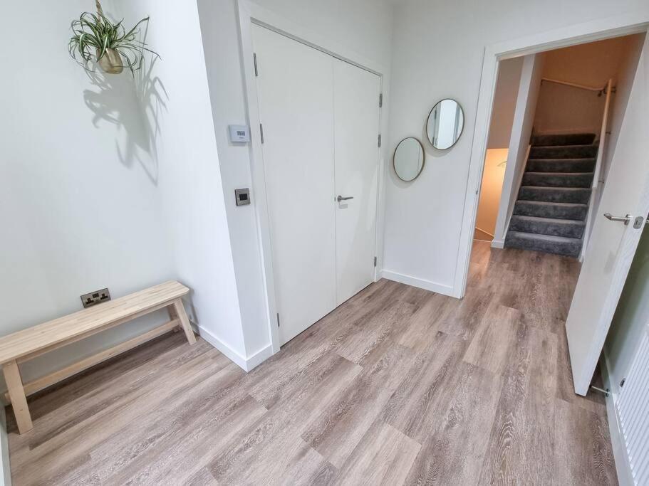 מנצ'סטר Stunning 4-Bedroom Townhouse With Free Parking מראה חיצוני תמונה