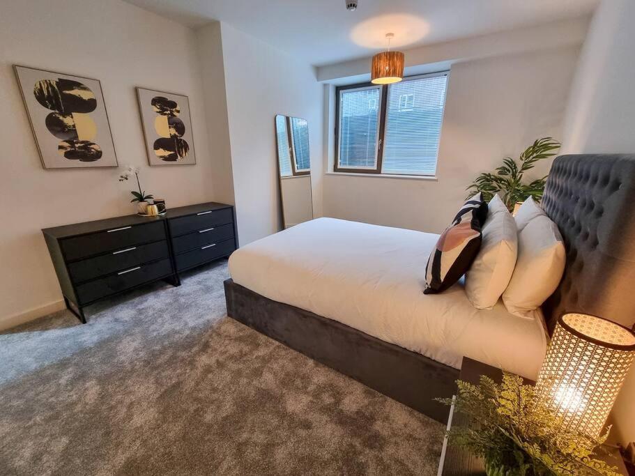 מנצ'סטר Stunning 4-Bedroom Townhouse With Free Parking מראה חיצוני תמונה