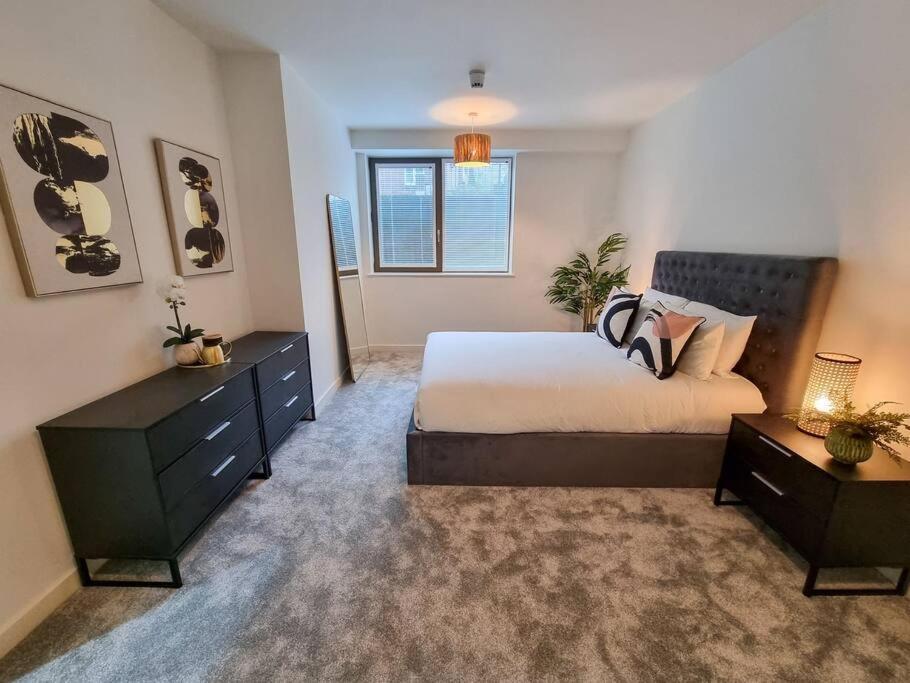 מנצ'סטר Stunning 4-Bedroom Townhouse With Free Parking מראה חיצוני תמונה