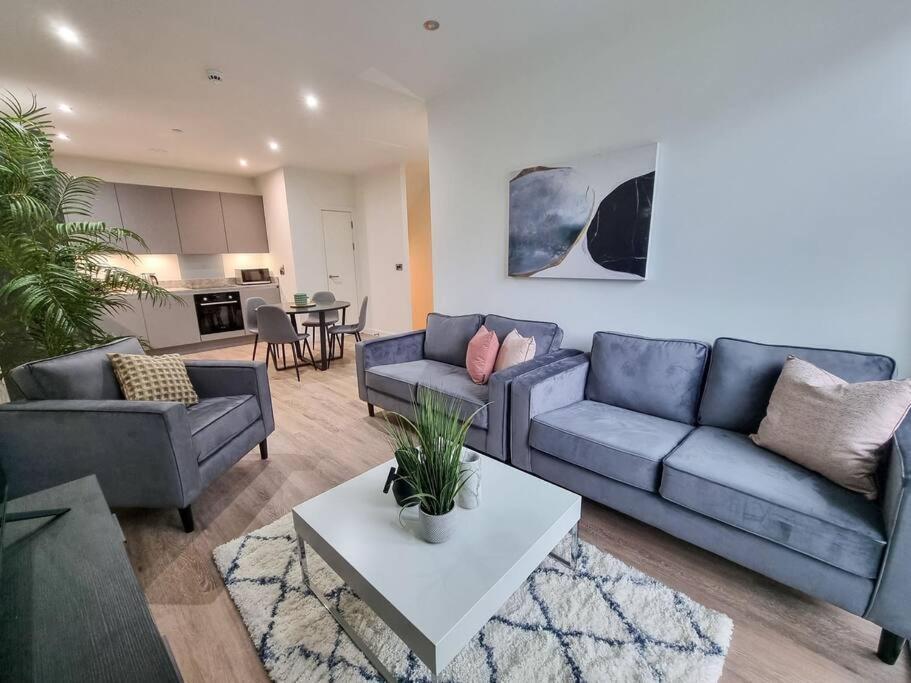 מנצ'סטר Stunning 4-Bedroom Townhouse With Free Parking מראה חיצוני תמונה